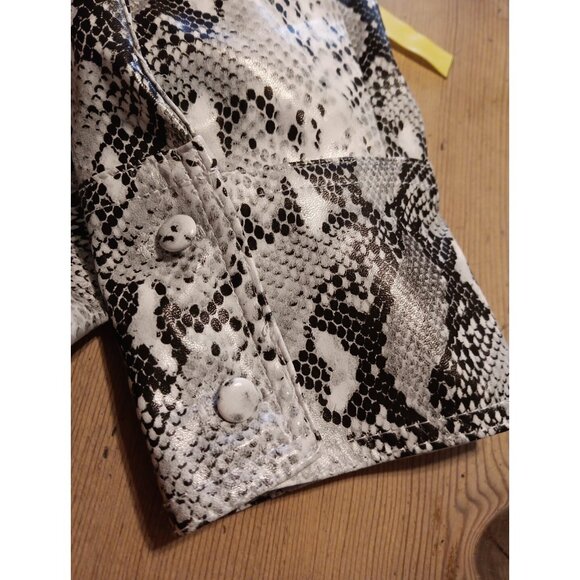 Asos Design Womens 6 Shirt Snakeskin Rubbery Button Up Gray Artsy Relaxed Fit - Picture 4 of 6